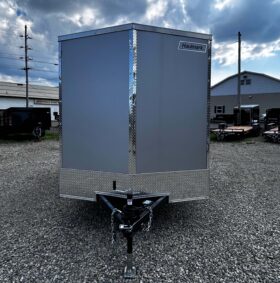 2026 HAULMARK PASSPORT DELUXE 7′ x 12′ ENCLOSED CARGO TRAILER-7,000 GVW, 7’0″ INTERIOR, V-NOSE, ELECTRIC BRAKES AND RAMP DOOR (PP712T2-D)-SILVER