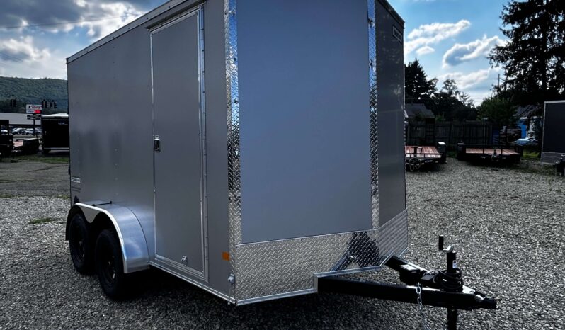 2026 HAULMARK PASSPORT DELUXE 7′ x 12′ ENCLOSED CARGO TRAILER-7,000 GVW, 7’0″ INTERIOR, V-NOSE, ELECTRIC BRAKES AND RAMP DOOR (PP712T2-D)-SILVER full