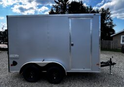 2026 HAULMARK PASSPORT DELUXE 7′ x 12′ ENCLOSED CARGO TRAILER-7,000 GVW, 7’0″ INTERIOR, V-NOSE, ELECTRIC BRAKES AND RAMP DOOR (PP712T2-D)-SILVER