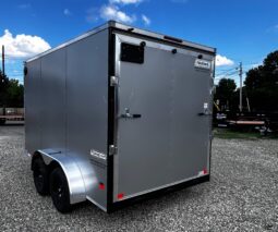2026 HAULMARK PASSPORT DELUXE 7′ x 12′ ENCLOSED CARGO TRAILER-7,000 GVW, 7’0″ INTERIOR, V-NOSE, ELECTRIC BRAKES AND RAMP DOOR (PP712T2-D)-SILVER full